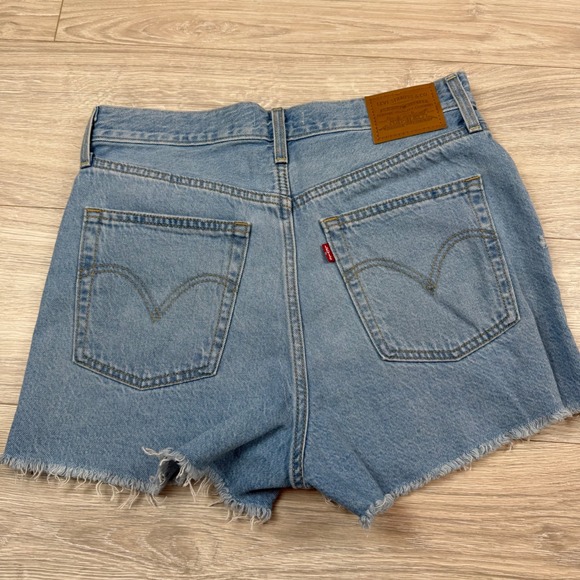 Levis Premium Ribcage Shorts Womens 29 Light Wash High Rise Distressed Denim - Picture 9 of 10